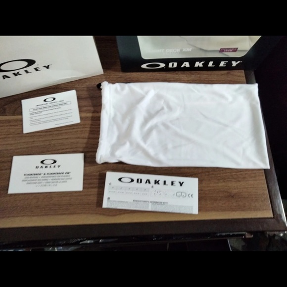 Oakley Flight Deck XM Snow Goggles Matte Black w/Prizm Rose GBL - Picture 9 of 10